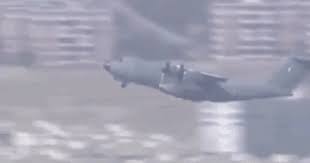 Máy bay sơ tán ở Kabul rải pháo sáng trước nguy cơ bị khủng bố phóng tên lửa