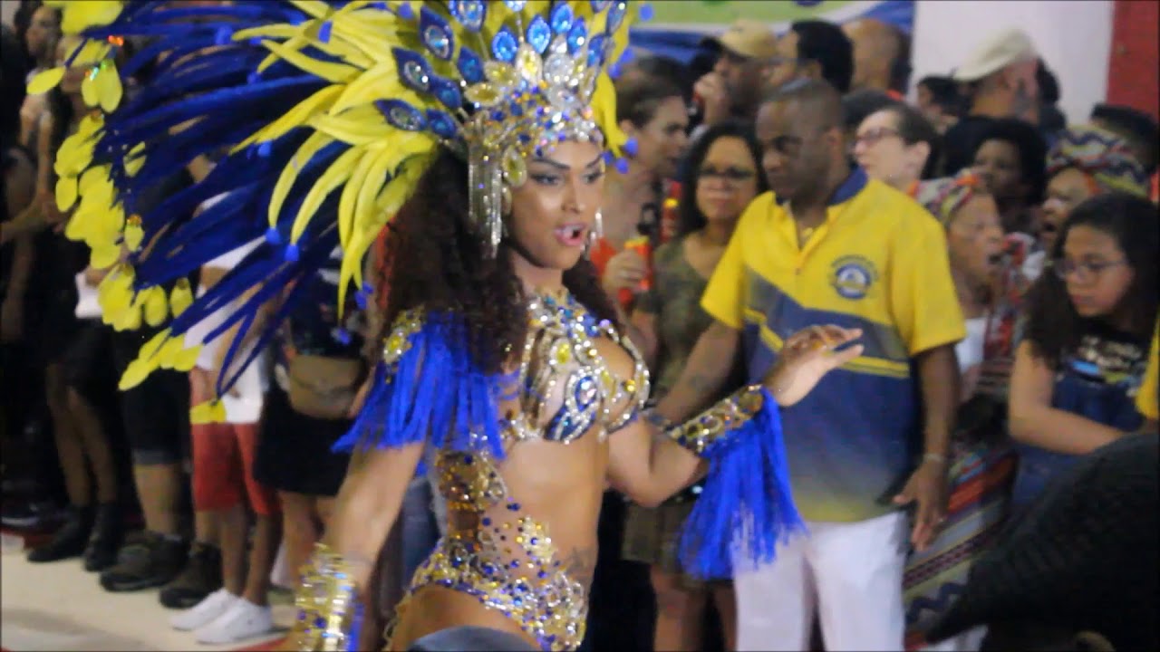 Lễ hội Rio Carnival sôi động và nóng bỏng